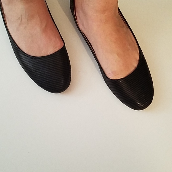 Gold Toe Black Flat Shoes - Picture 6 of 7